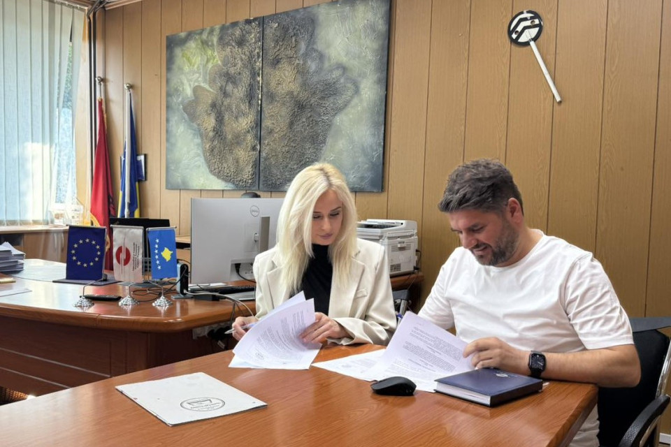 Infrakos Sh.A. dhe Sh.M.P. “Hoxhë Kadri Prishtina” nënshkruajnë Memorandum Mirëkuptimi